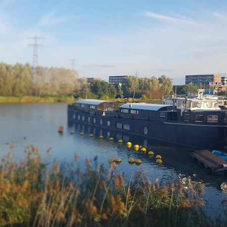 Bed and Breakfast Wheelhouse Euphrate Houseboat Diemerbrug Exterior foto