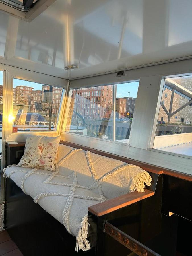 Bed and Breakfast Wheelhouse Euphrate Houseboat Diemerbrug Exterior foto