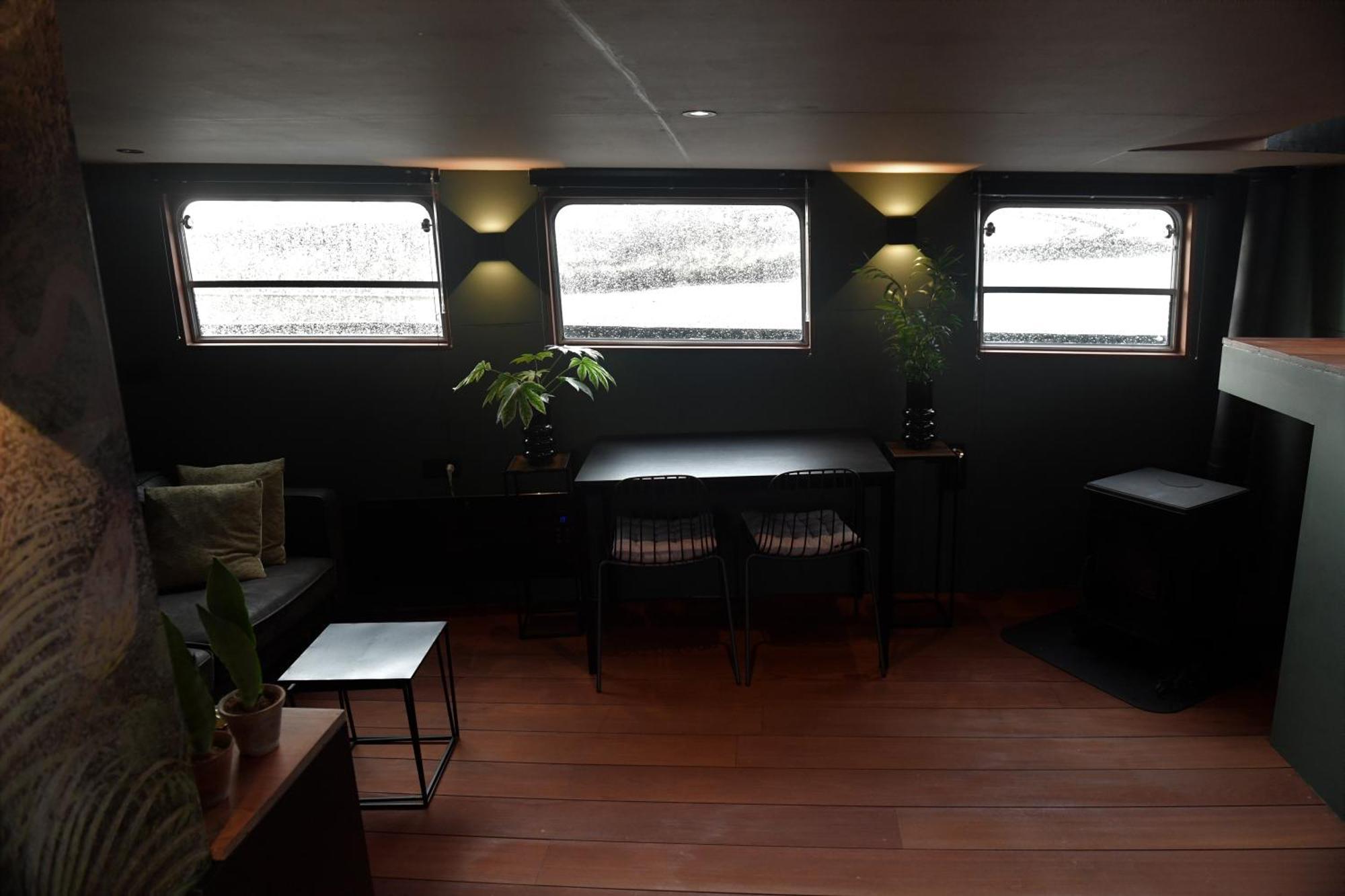Bed and Breakfast Wheelhouse Euphrate Houseboat Diemerbrug Exterior foto