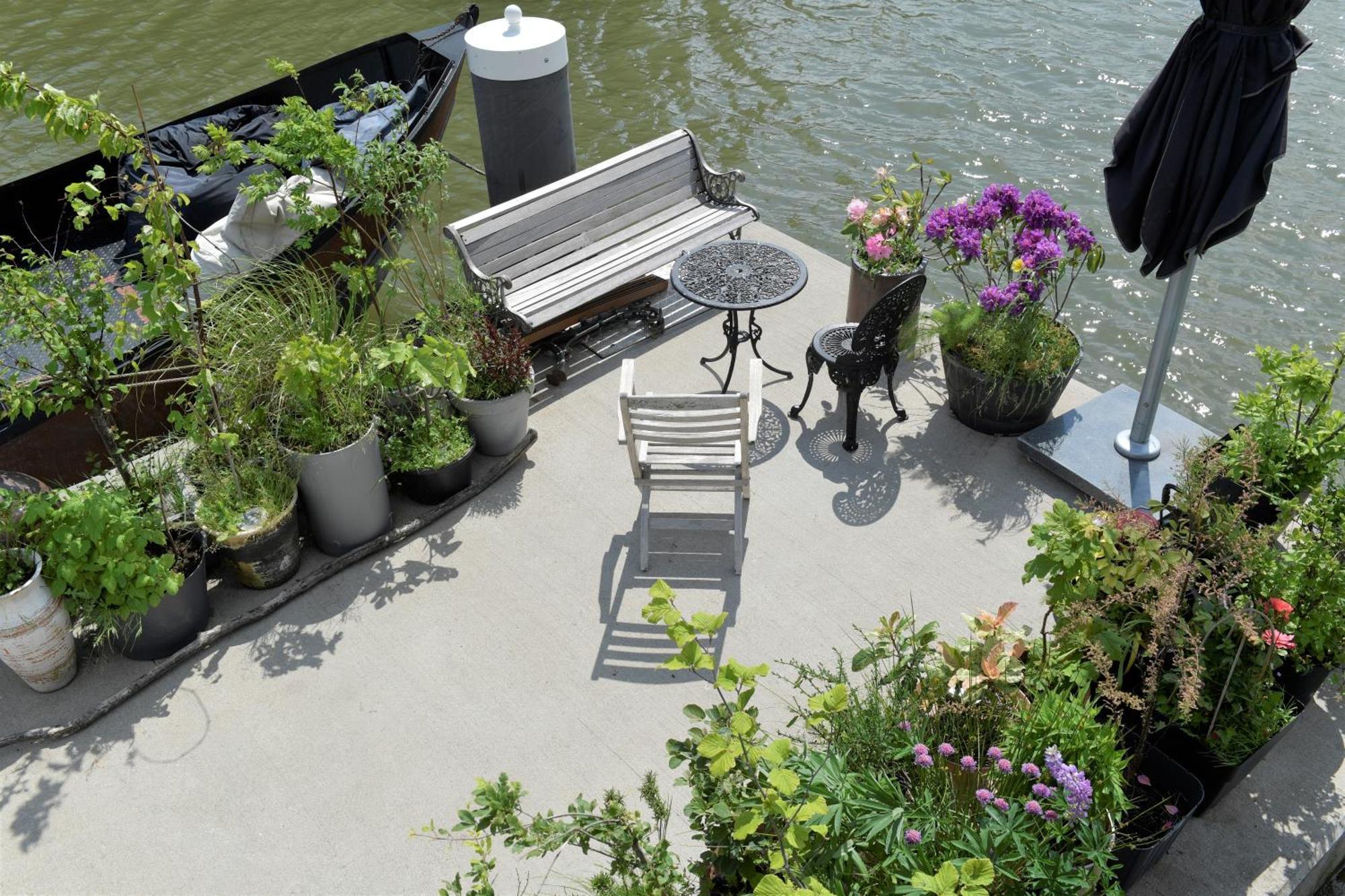 Bed and Breakfast Wheelhouse Euphrate Houseboat Diemerbrug Exterior foto